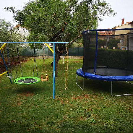 Apartment R & Z-brand New Family With A Spacious Yard Fazana