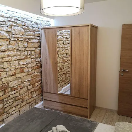 R & Z-brand New Family With A Spacious Yard Apartment Fazana
