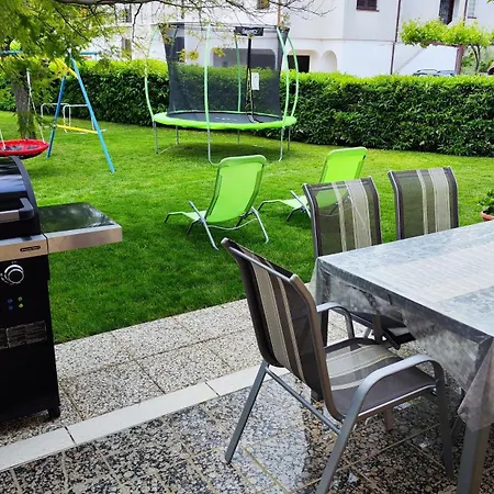 דירה R & Z-brand New Family With A Spacious Yard פאז'אנה