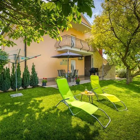 R & Z-brand New Family With A Spacious Yard *