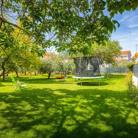 R & Z-brand New Family With A Spacious Yard Apartmán