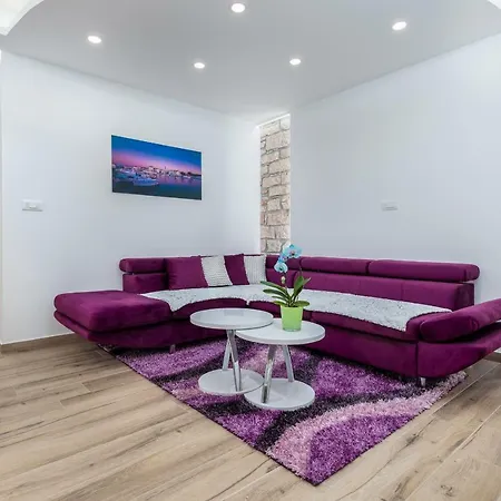 R & Z-brand New Family With A Spacious Yard Fažana