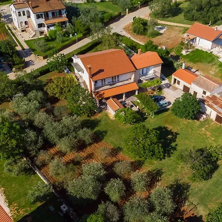 R & Z-brand New Family With A Spacious Yard פאז'אנה