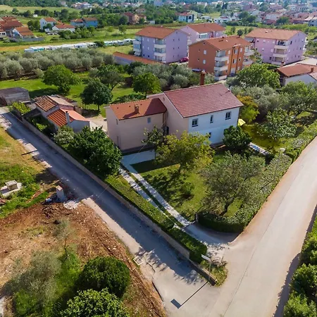 R & Z-brand New Family With A Spacious Yard דירה