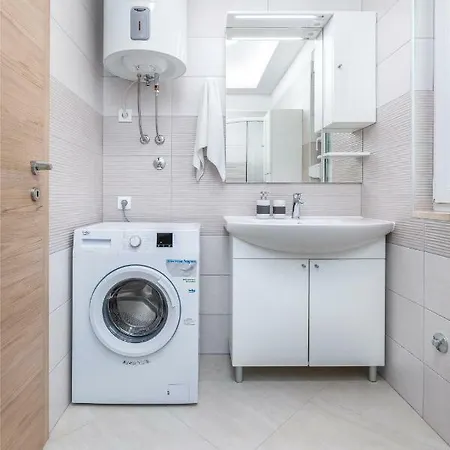 R & Z-brand New Family With A Spacious Yard Apartmán